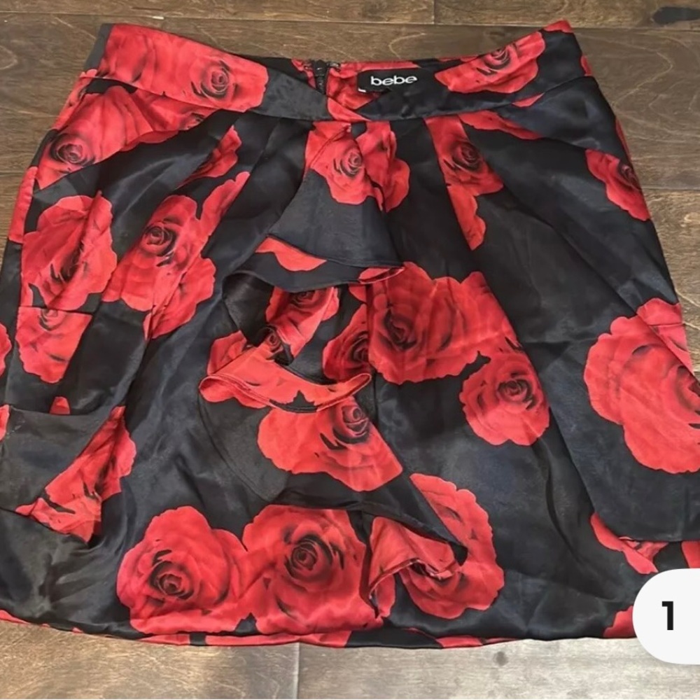 Bebe Women's Red Silk Floral mini skirt
